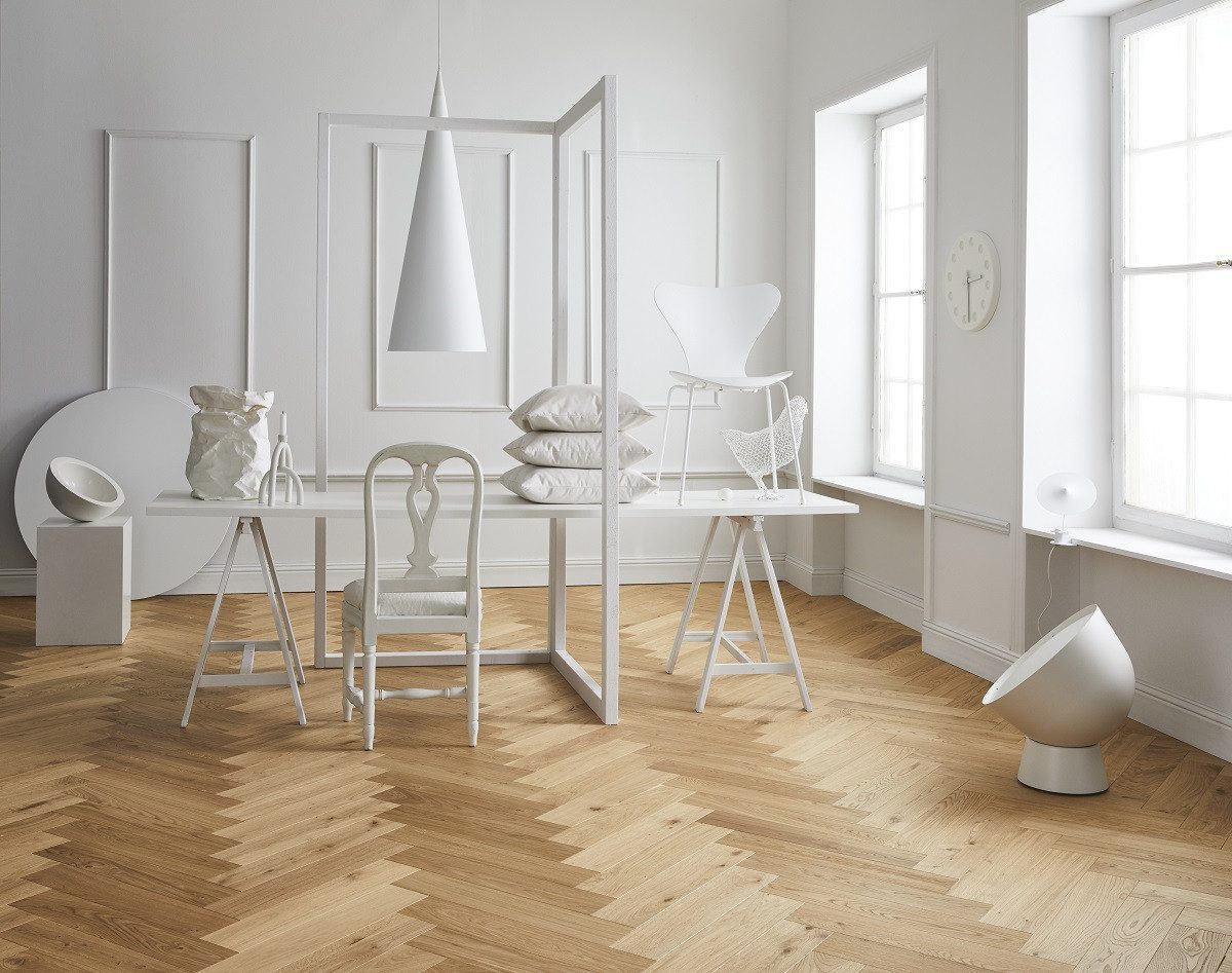Fiskbensparkett ek, Tarkett, Segno Oak, borstad, fasad, hårdvaxolja, vasak