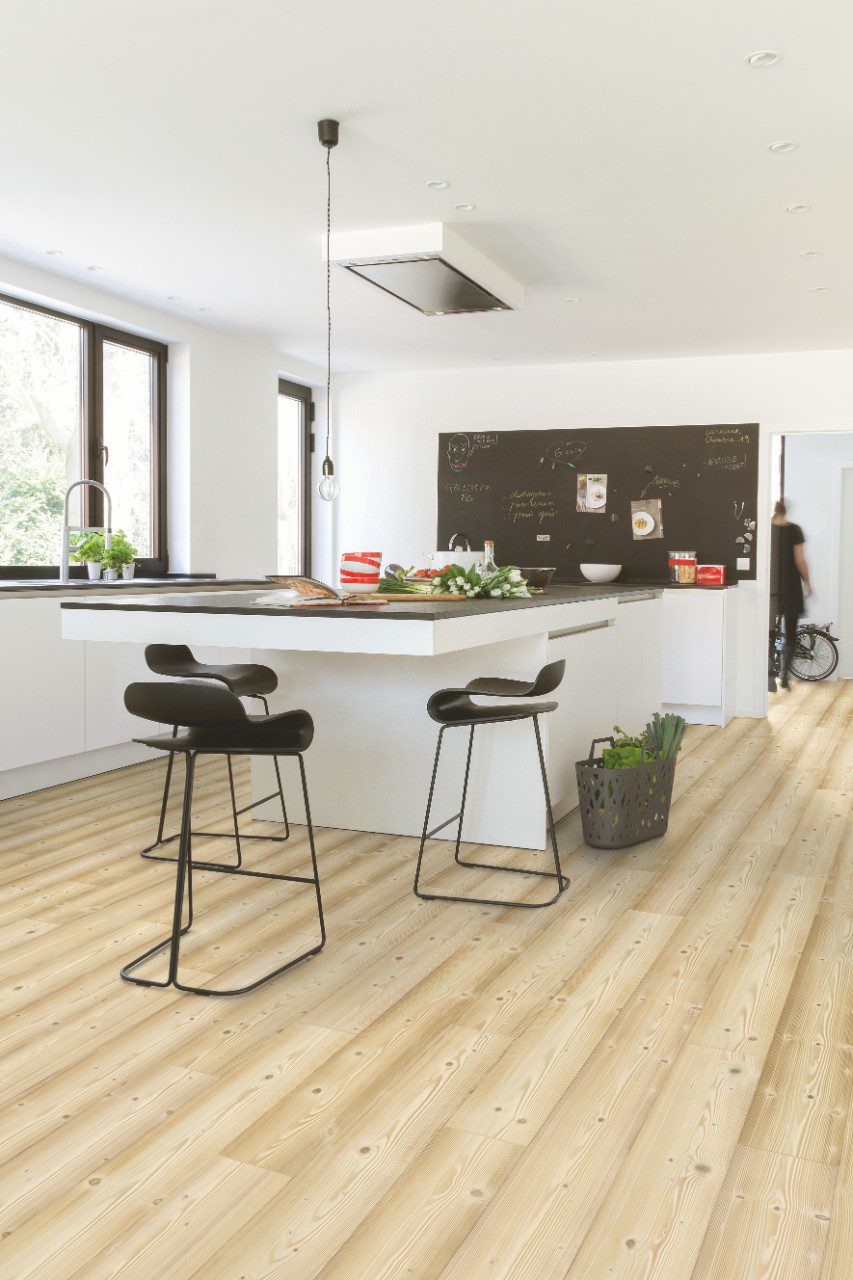 Laminatgolv Quick-Step Impressive Ultra Natural Pine – furu, vattentåligt