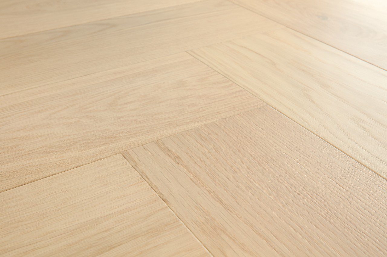 Fiskbensparkett ek, Quick Step, disegno creamy, fasad, extra matt lack