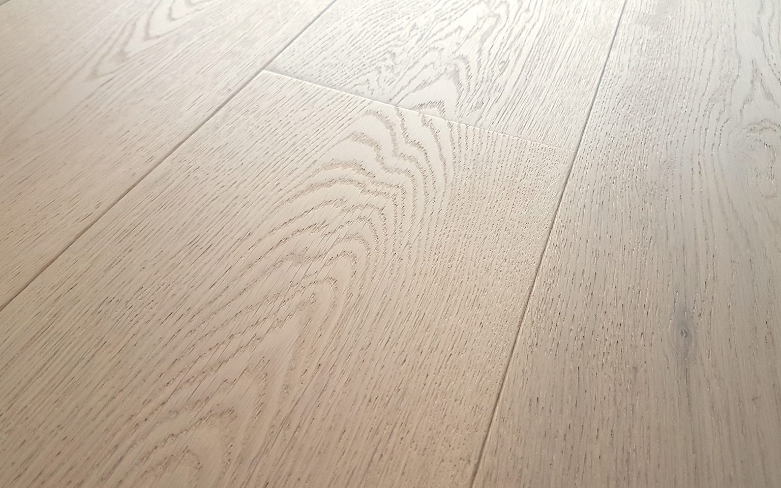 Parkettgolv ek Rustical 1-stav fasad borstad vitolja 148mm