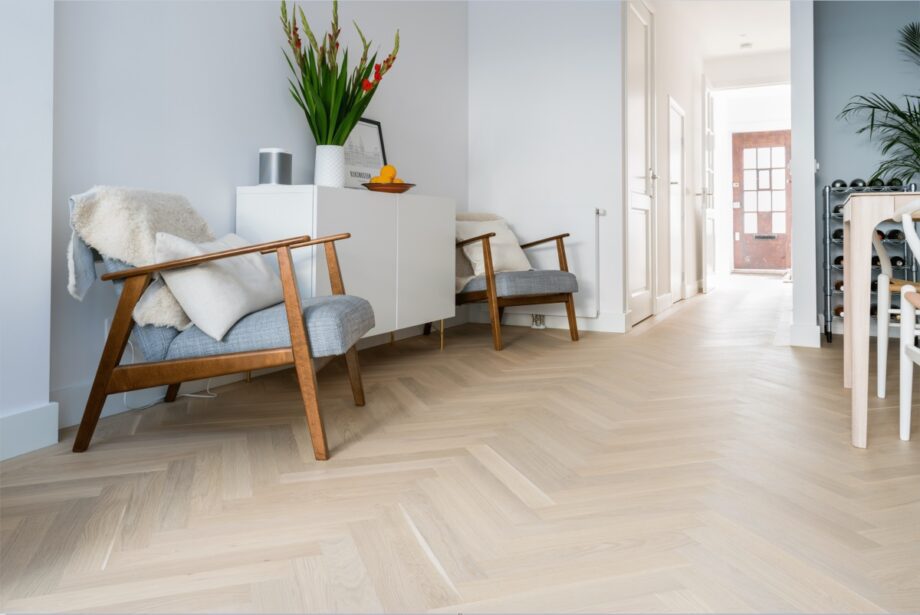 kalasaba-parkett-bauwerk-monopark-creme-b-protect Kalasaba parkett Tamm Crema koridori põrandal