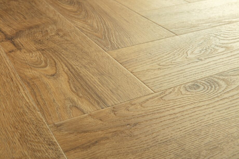 kalanruotovinyyli-tarjous-quick-step-pristine-fall-oak-honey-SGHBC20333 Kalanruotovinyyli quick-step pristine fall oak honey SGHBC20333 – lajitelman ja sävyn kuvaus.