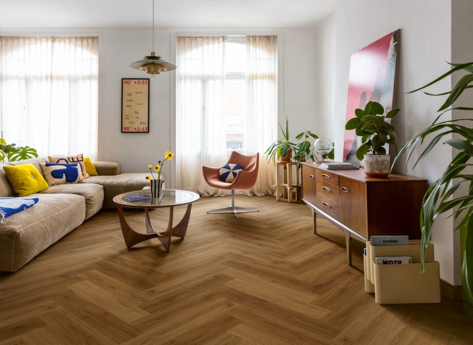 herringbone-vinyl-floor-quick-step-ciro-botanic-caramel-oak Herringbone vinyl floor quick-step ciro botanic caramel oak installed on the floor.