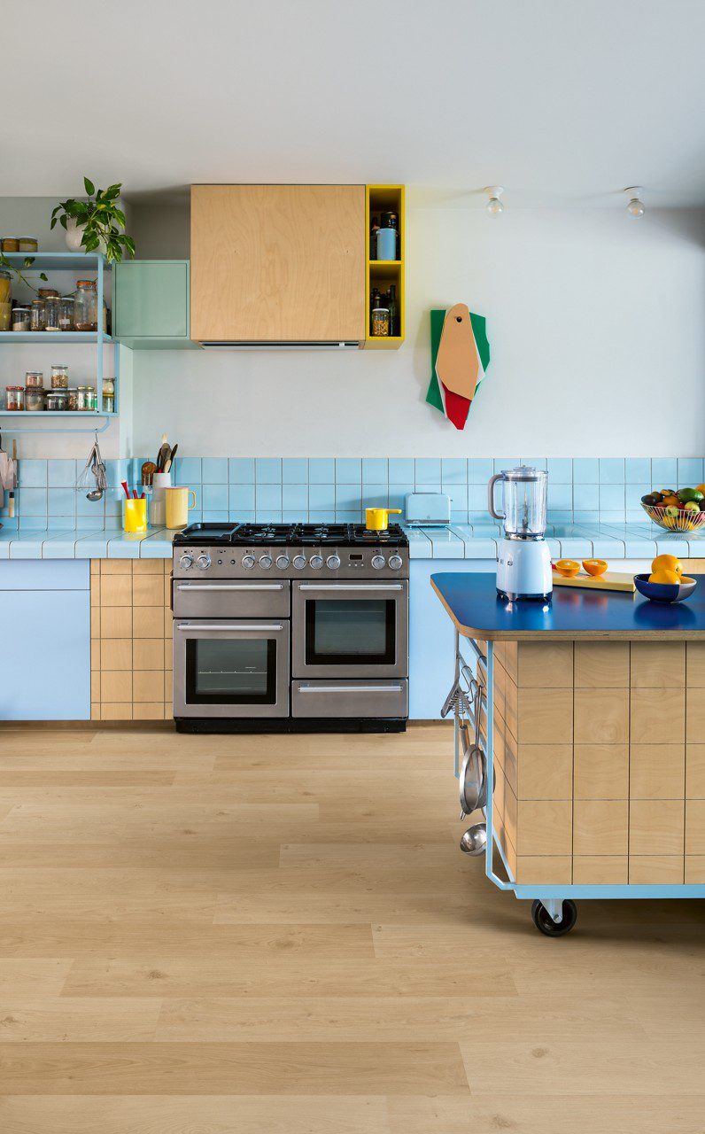 Vinyl floor Quick-Step Blos Coast Oak Beige installed on kitchen floor. Kitchen furniture.