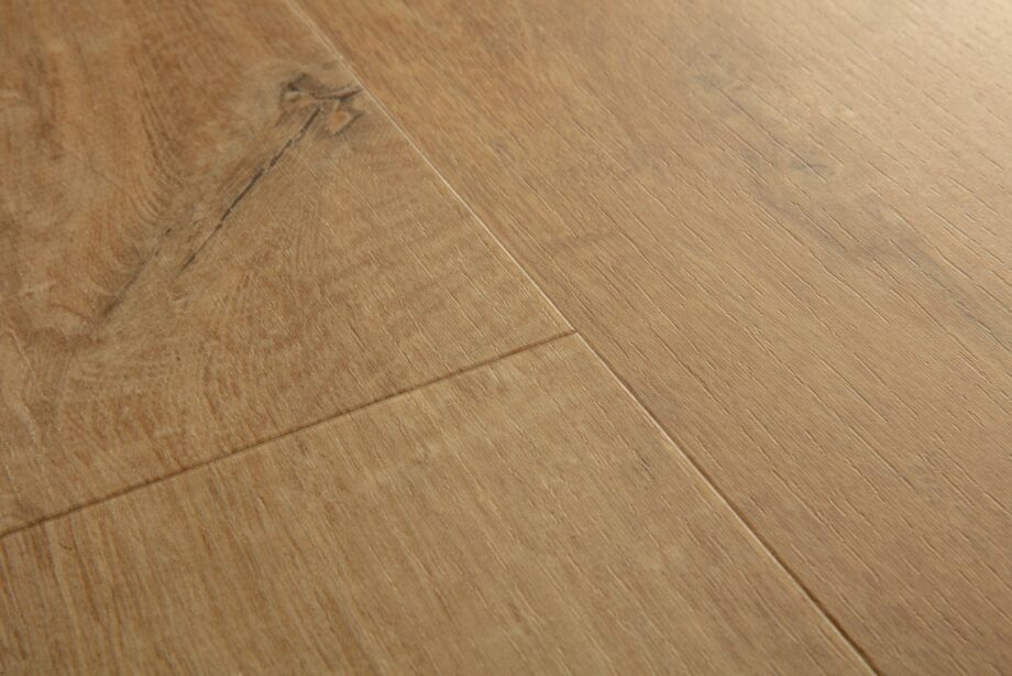 vinyylilankku-quick-step-bloom-cotton-oak-natural Vinyylilankku Quick Step Bloom Cotton Oak Natural, luonnollinen tammen sävy ja lankkudesign.