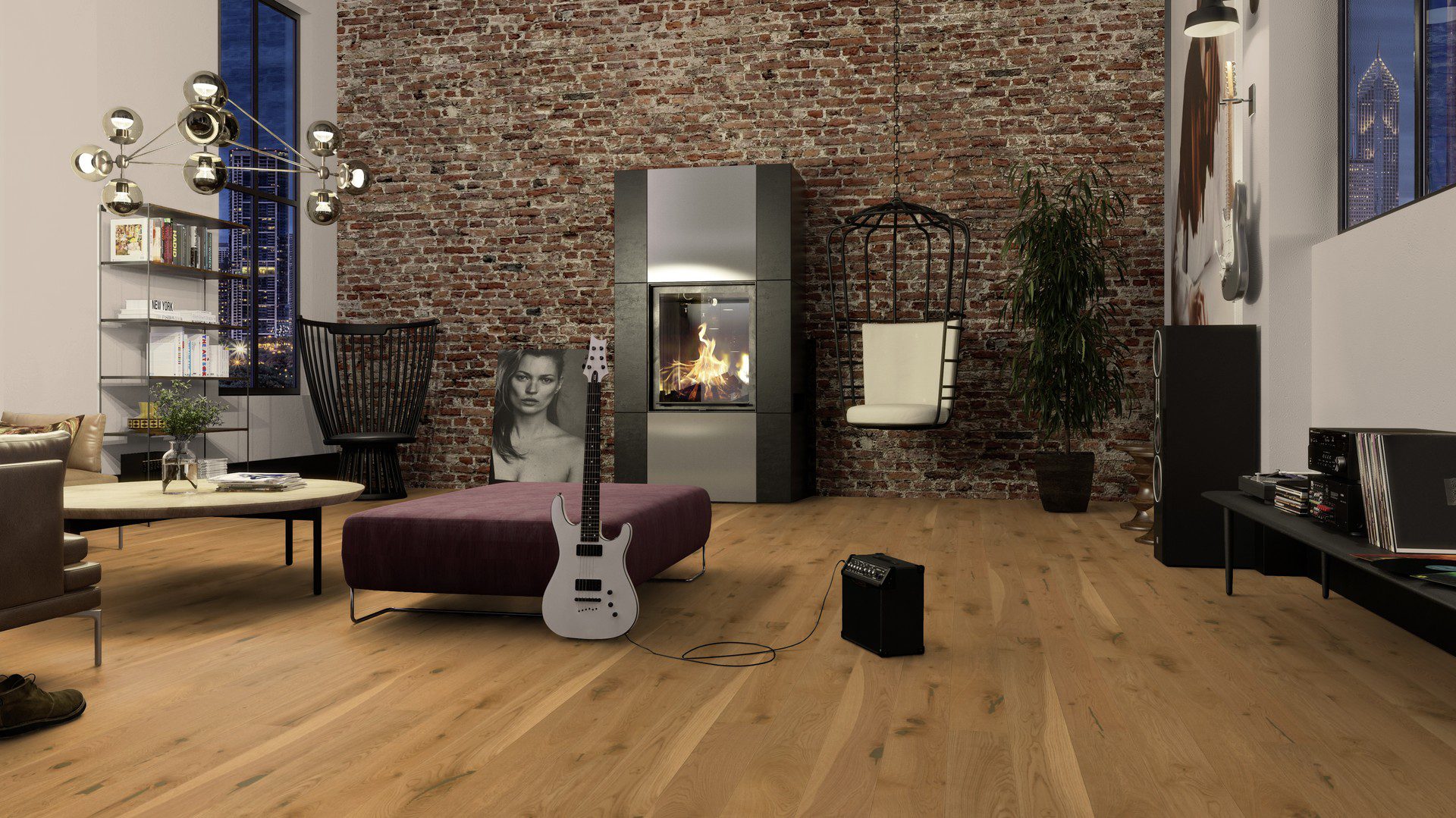 Naturaalne parkett Bauwerk Casapark tamm 56 harjatud matt lakk pinnaga 138mm paigaldatud elutoa põrandale. Tumedast rustikaalsest tellisest taustasein. Kamin ja kitarr.