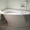 Nurgavann PAA TRE 150 D 150×100 cm, parempoolne, läikiv kivimass 2 Hörnbadkar PAA TRE 150 D 150x100 cm, höger, gjutmarmor – 2