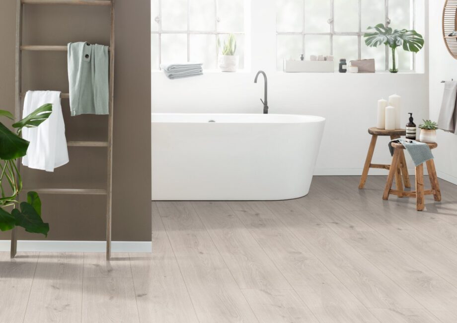 Laminaatparkett Egger helehall Seefeldi tamm, Aqua, pikk laud 10 mm Laminatgolv Egger ljusgrå Seefeld-ek, Aqua, lång planka 10 mm – 2