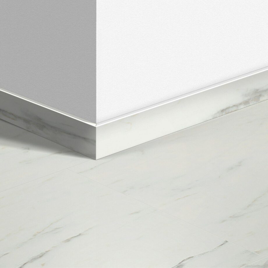 Golvlist Quick-Step Marble Carrara White för LVT vinylgolv, vattentålig, 12x58x2400 mm