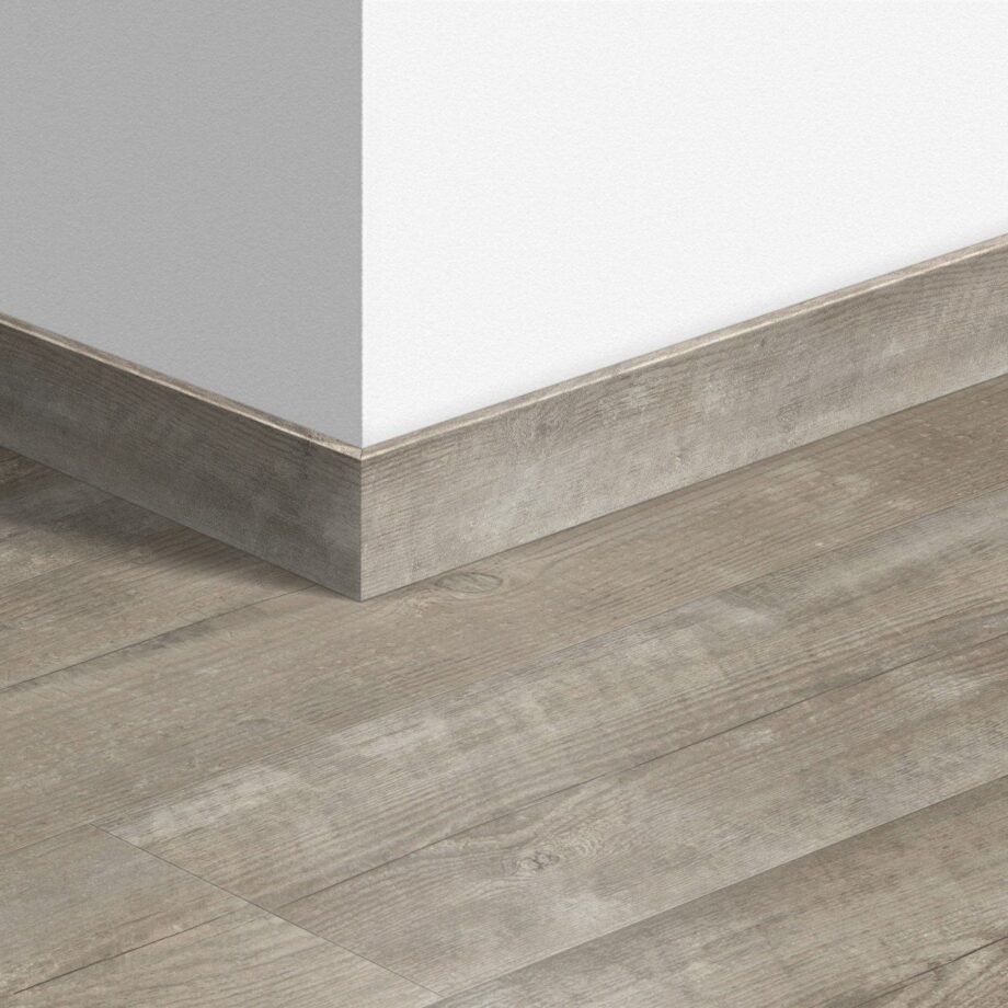 Golvlist Quick-Step Morning Mist Pine för LVT vinylgolv, vattentålig, 12x58x2400 mm Golvlist Quick-Step Morning Mist Pine för LVT vinylgolv, vattentålig, 12x58x2400 mm