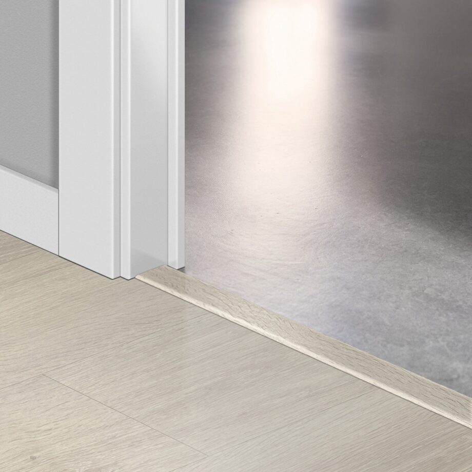 Incizo 5-i-1 övergångslist Quick-Step Sea Breeze Oak Light för styvt LVT vinylgolv (Alpha), 8x45x2000 mm
