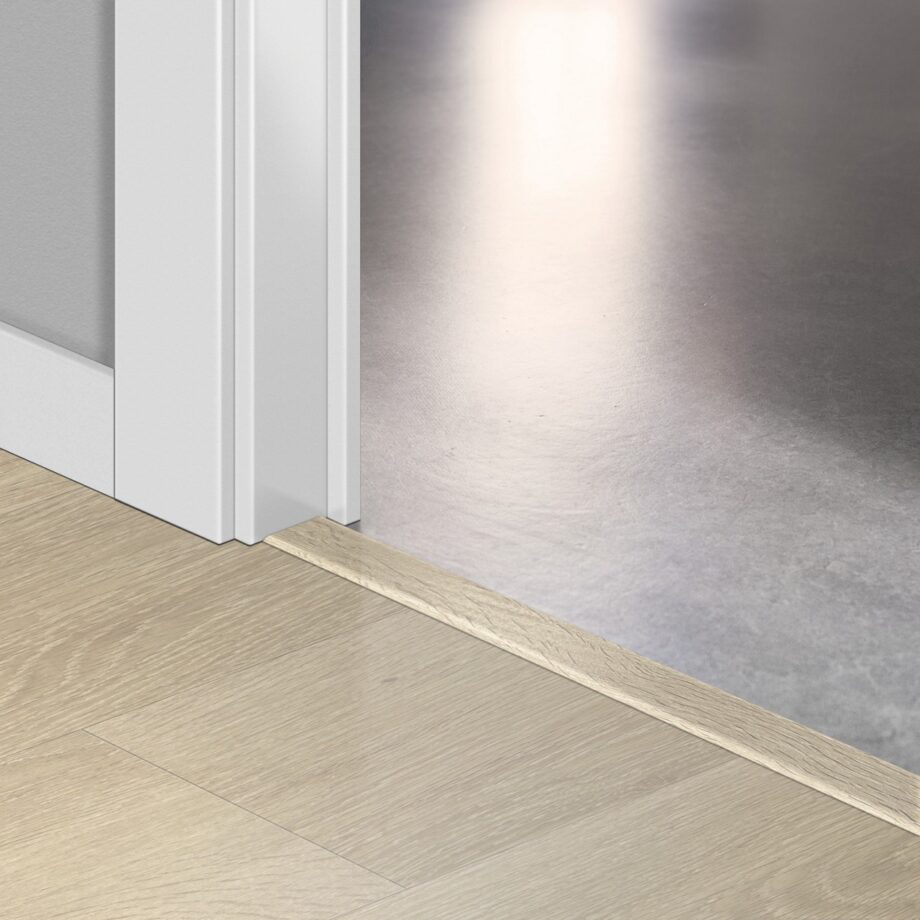 qsvincp40080-1 Incizo 5-i-1 övergångslist Quick-Step Sea Breeze Oak Beige för styvt LVT vinylgolv (Alpha), 8x45x2000 mm