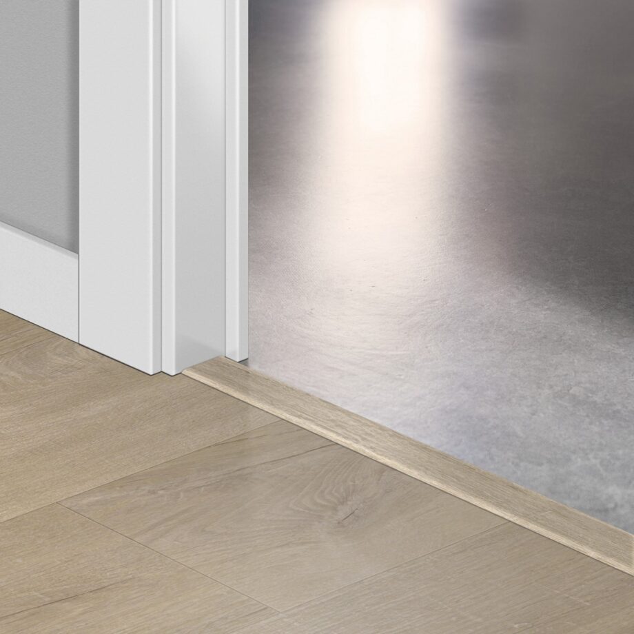 Incizo 5-i-1 övergångslist Quick-Step Cotton Oak Beige för styvt LVT vinylgolv (Alpha), 8x45x2000 mm