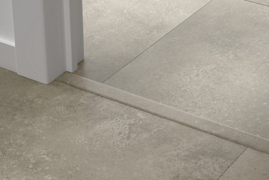 Incizo 5-i-1 övergångslist Quick-Step Cloudy Concrete för styvt LVT vinylgolv (Alpha), 8x45x2000 mm