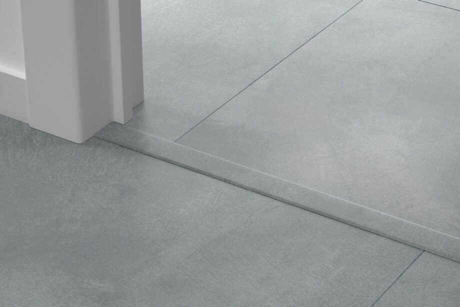 qsvincp40325-1 Incizo 5-i-1 övergångslist Quick-Step Soft Sky för styvt LVT vinylgolv (Alpha), 8x45x2000 mm