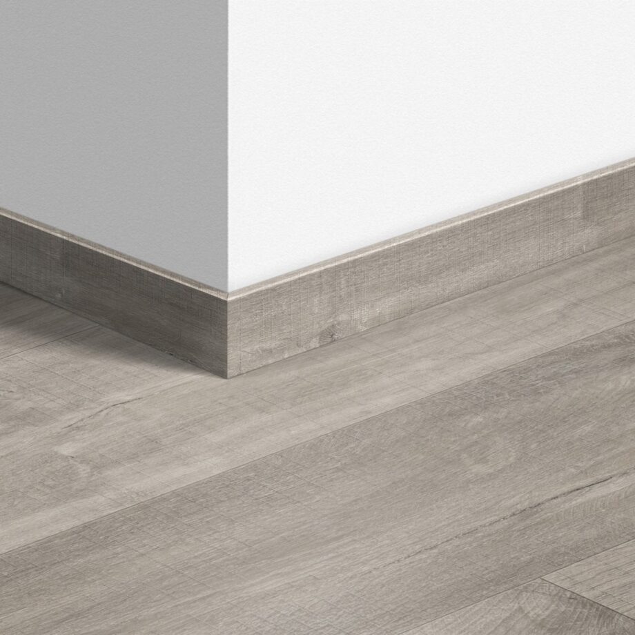 qsvsk40030-1 Golvlist Quick-Step Canyon Oak Grey With Saw Cuts för LVT vinylgolv, vattentålig, 12x58x2400 mm