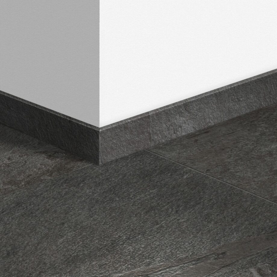 qsvsk40035-1 Golvlist Quick-Step Black Slate för LVT vinylgolv, vattentålig, 12x58x2400 mm