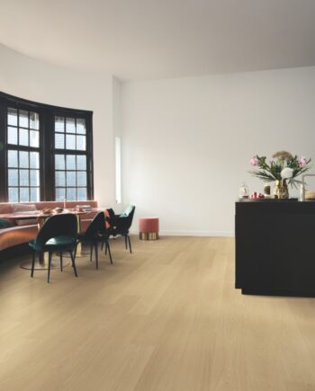Laminatgolv Quick-Step Signature beige Varnished Oak – ljus ek, vattentåligt, 9 mm