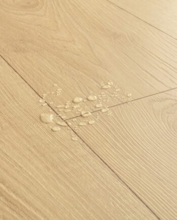 Laminatgolv Quick-Step Classic Desert Greige Oak – ljus ek, vattentåligt, 8 mm