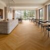 Fiskbensparkett Bauwerk Cleverpark 900 ek natur 14 oljad borstad – miljöbild 2 Fiskbensparkett Bauwerk Cleverpark 900 ek natur 14 oljad borstad – 3