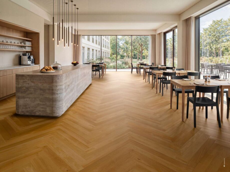Fiskbensparkett Bauwerk Cleverpark 900 ek natur 14 oljad borstad – miljöbild 2 Fiskbensparkett Bauwerk Cleverpark 900 ek natur 14 oljad borstad – 3