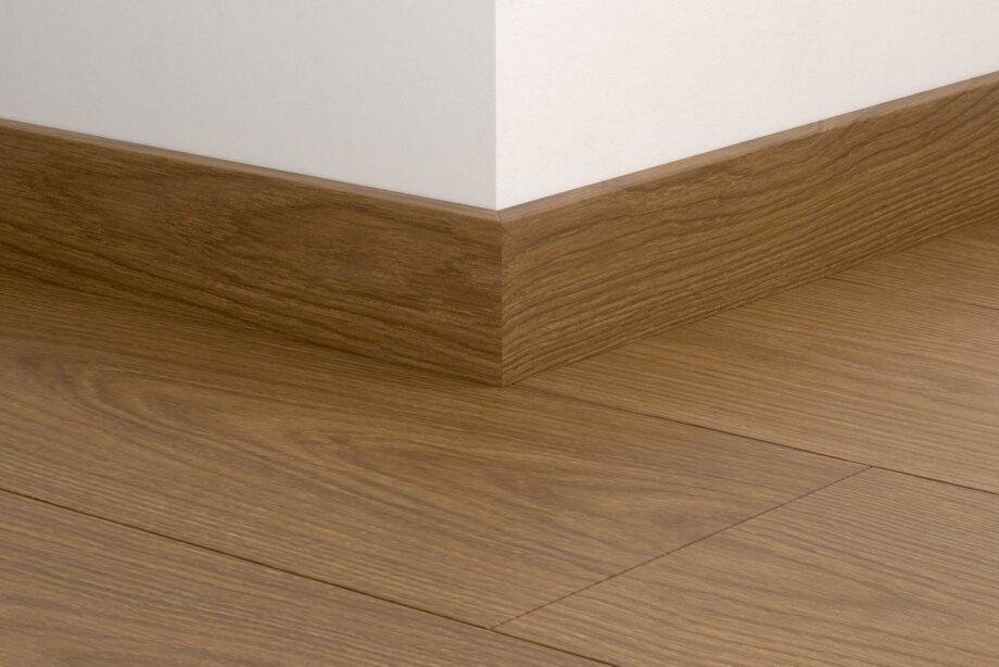 Golvlist Quick-Step Cocoa Oak för LVT vinylgolv, vattentålig, 12x58x2400 mm Golvlist Quick-Step Cocoa Oak för LVT vinylgolv, vattentålig, 12x58x2400 mm