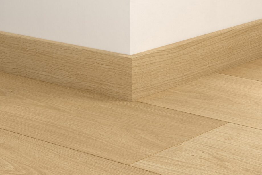 qsvsk40321-1 Golvlist Quick-Step Coast Oak Beige för LVT vinylgolv, vattentålig, 12x58x2400 mm