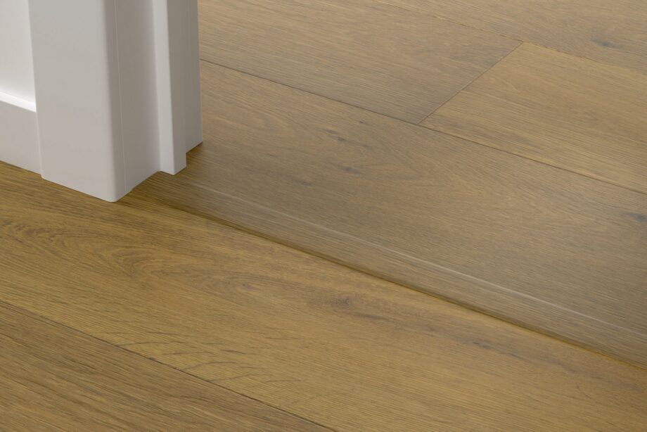 qswincp06033-1 Incizo 5-i-1 övergångslist Quick-Step White Cappuccino Oak Extra Matt för parkett, träfaner, 17x54x2150 mm